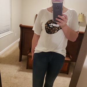Leopard print lip shirt